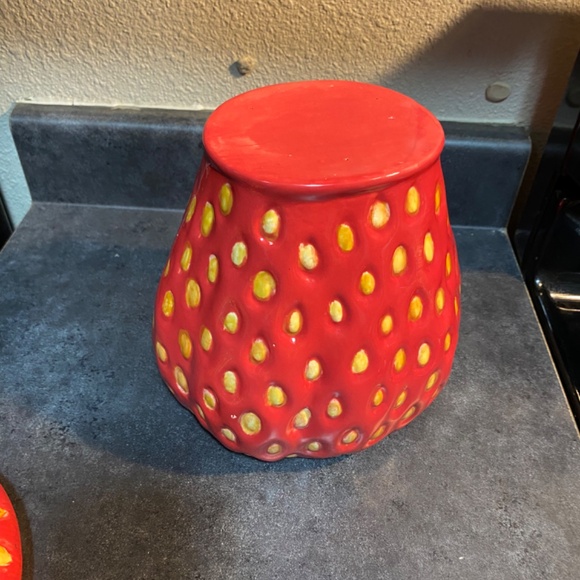 Medium sized vintage strawberry cookie jar - Picture 5 of 9